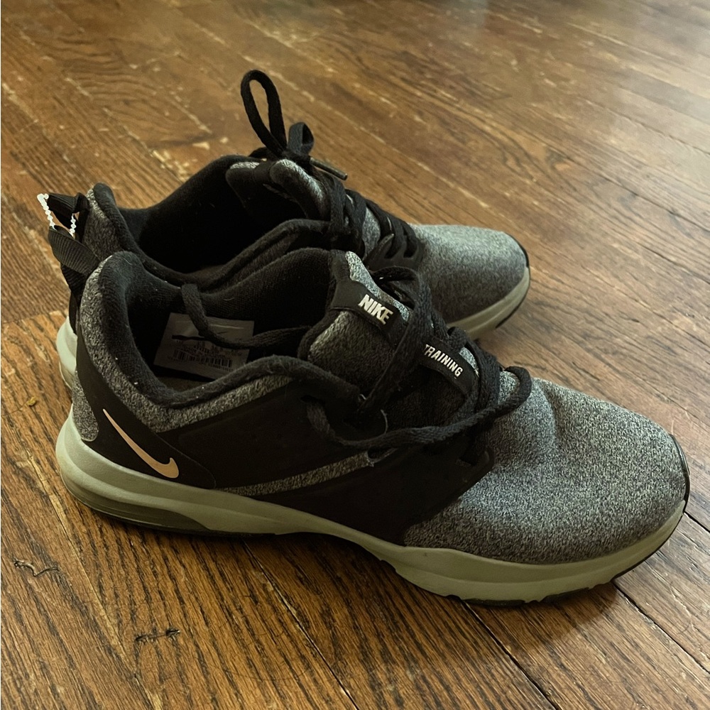 NIKE AIR BELLA TRAINER size 6